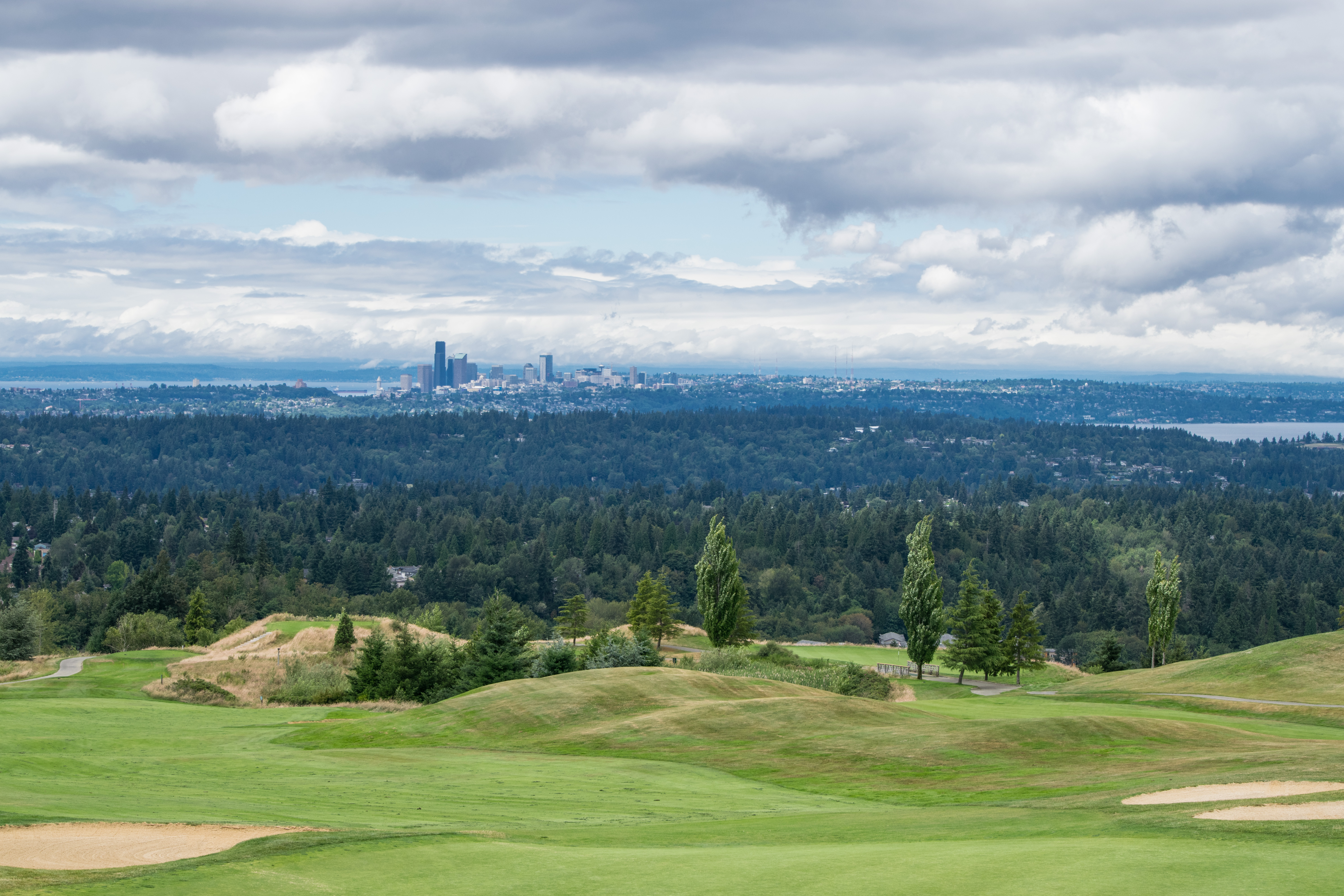 ../images/trails/clubhouse//05 View of Seattle.jpg